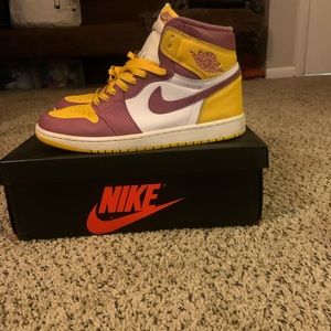 Jordan 1 brotherhood used with box comes with extra laces